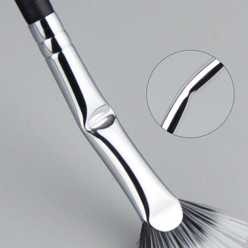 Scalloped Eyelash Brush